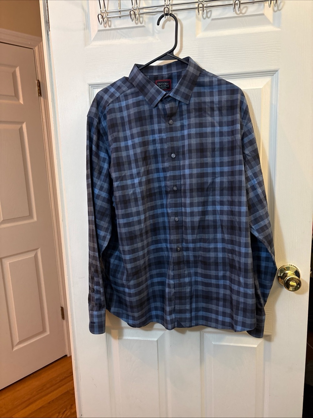 UNTUCKit Men's Navy and Light Blue Plaid Button-Down Shirt